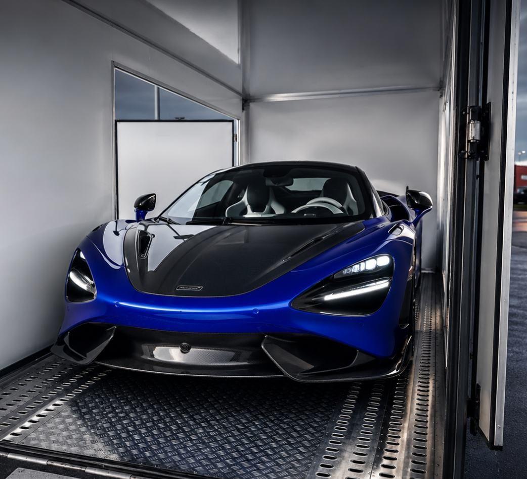 McLaren в крытом автовозе